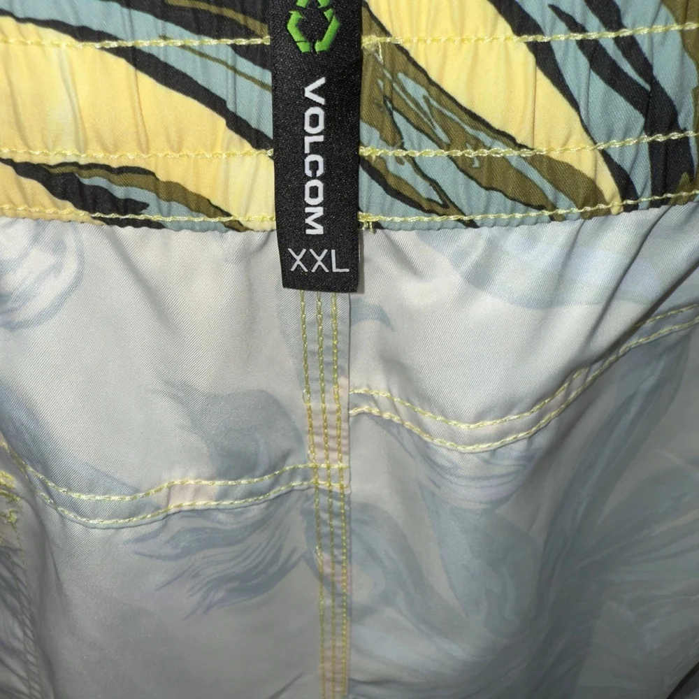 Volcom Mens 2XL Surf Board Shorts‎ Swim Trunks Palm Dawn Yellow Elastic Waist